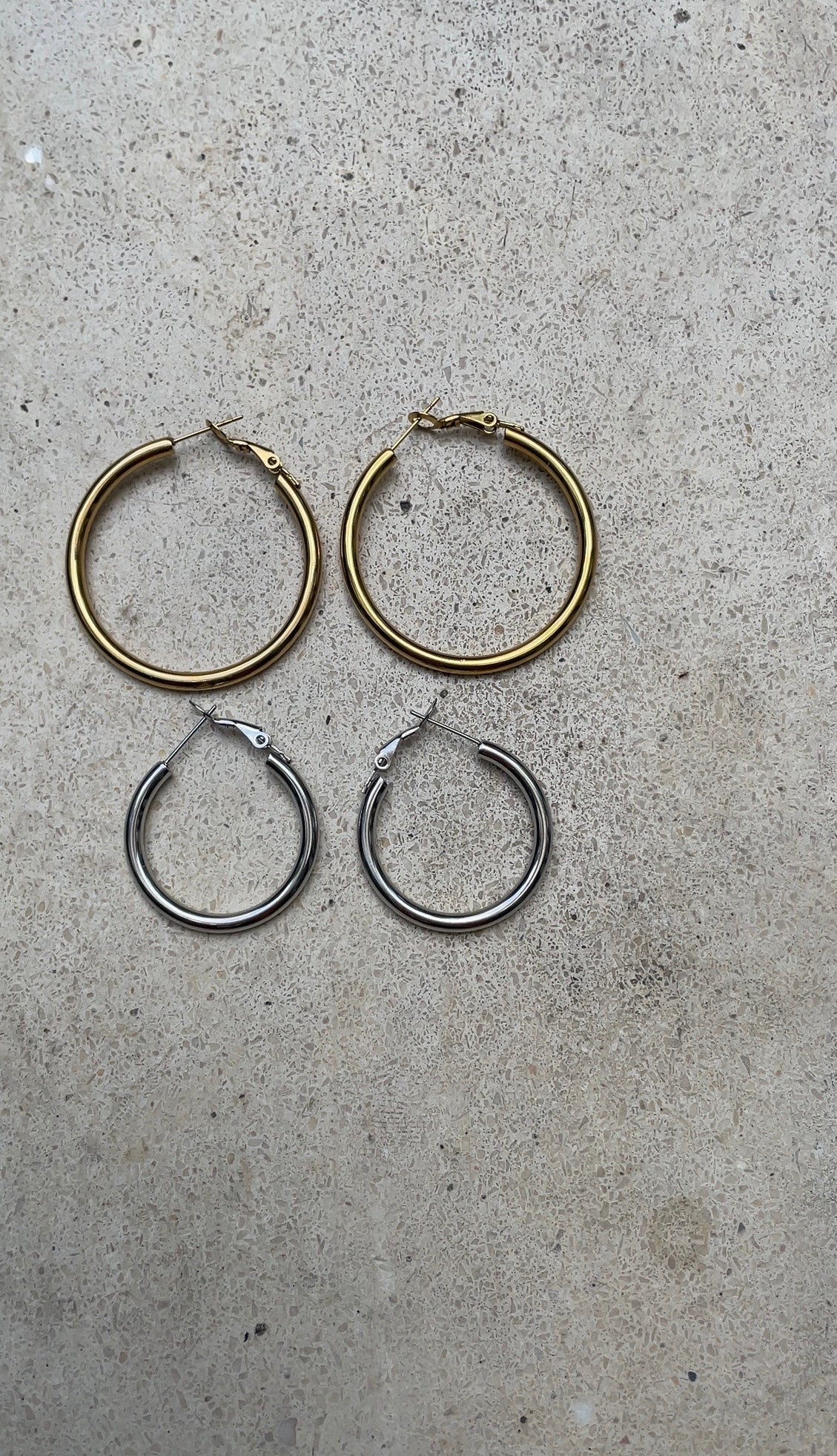Duo thin Hailey hoops