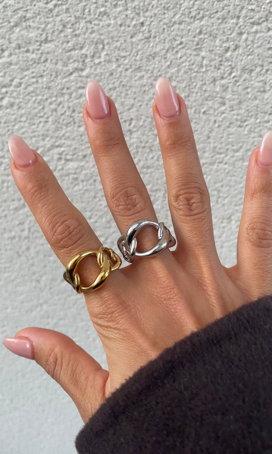 Bold chain ring