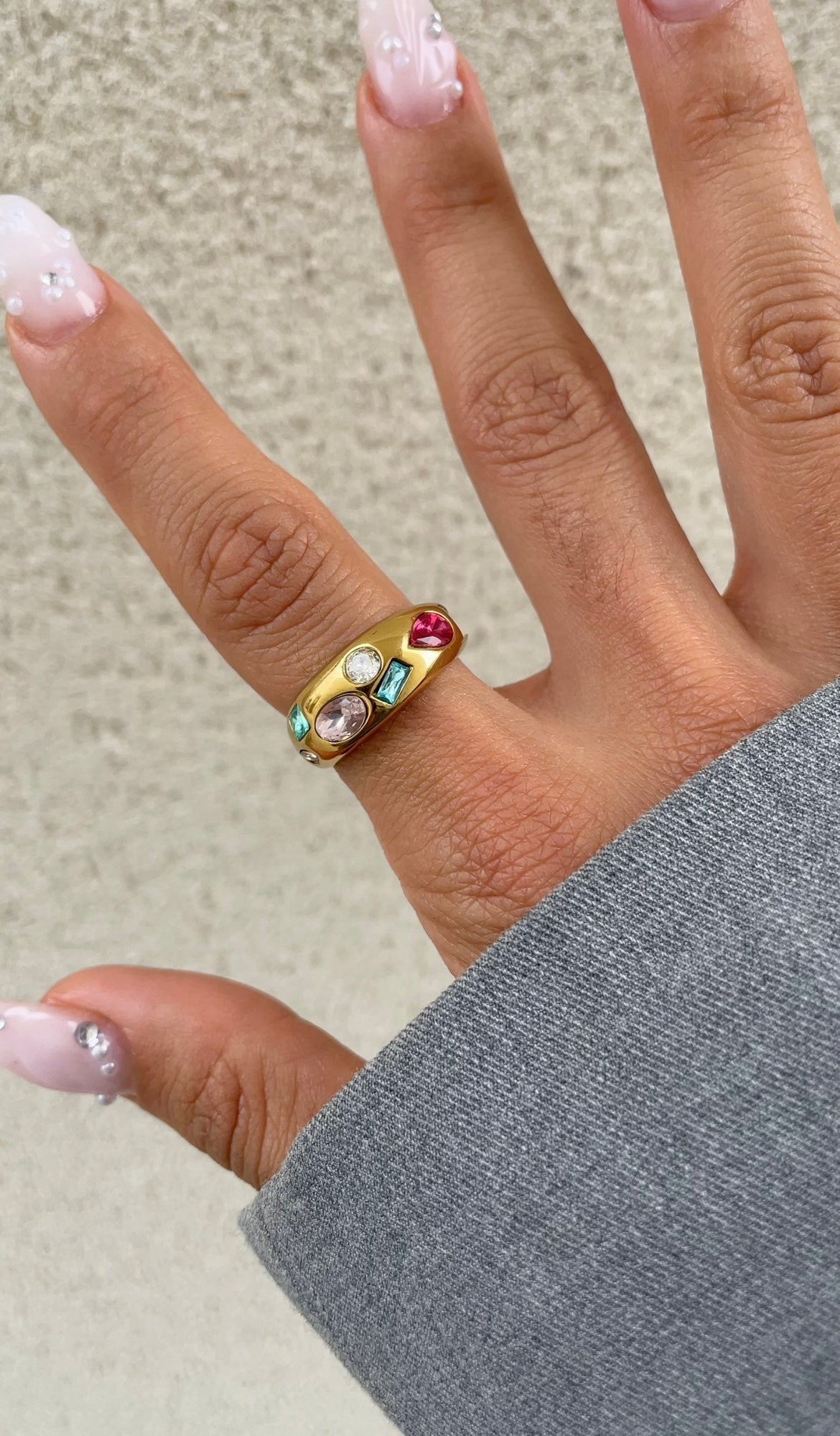 Colored gems ring