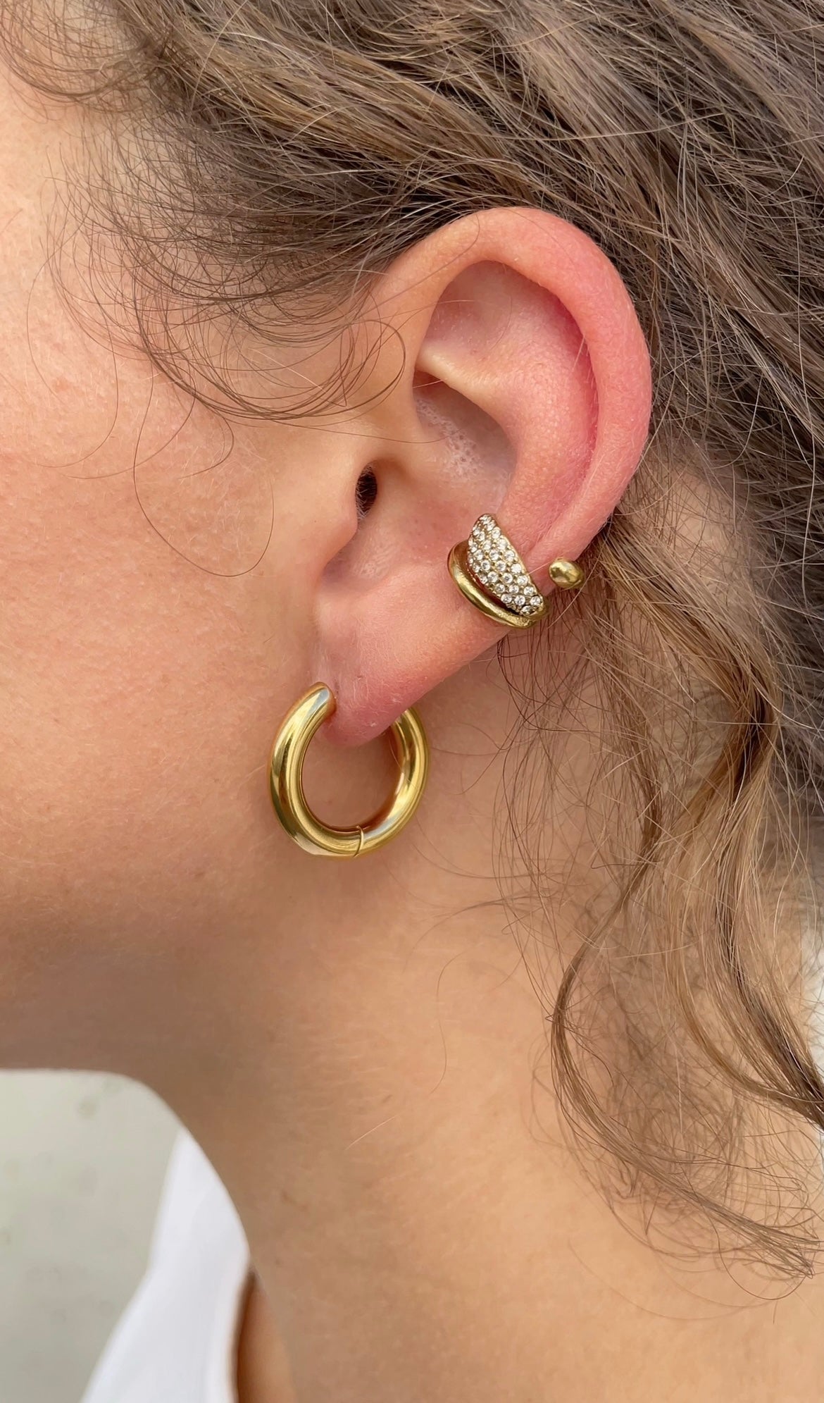 Enroll gems ear cuff