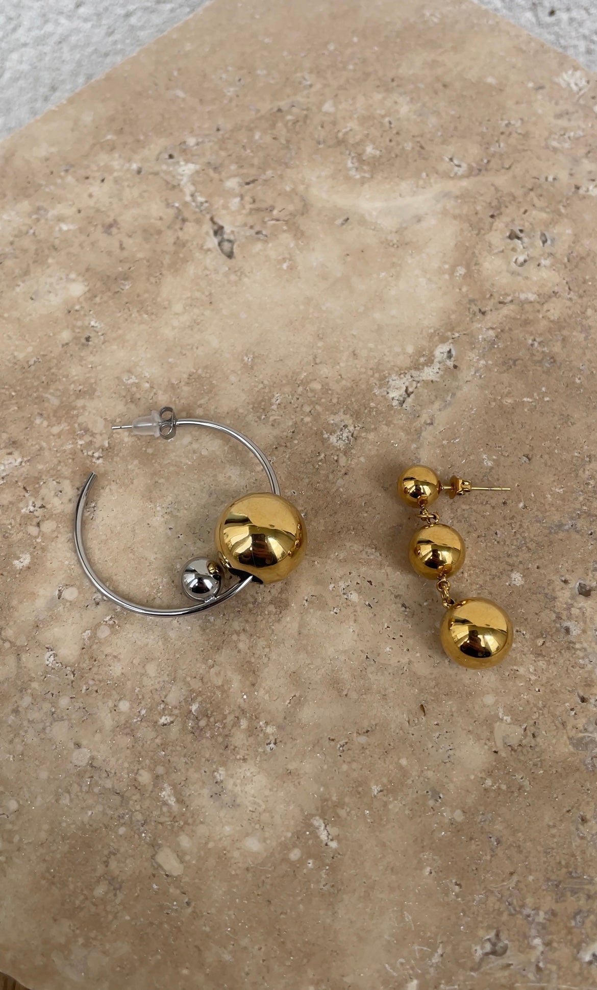 Asymmetric pearl earrings
