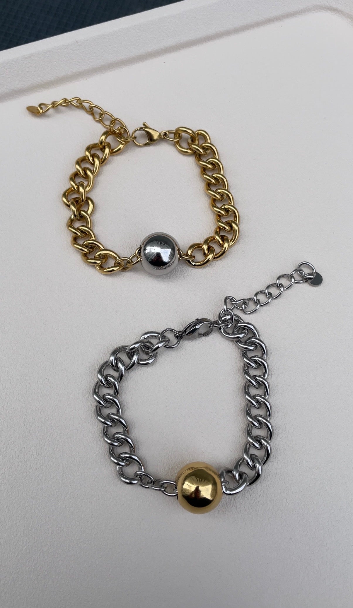 Middle pearl bracelet