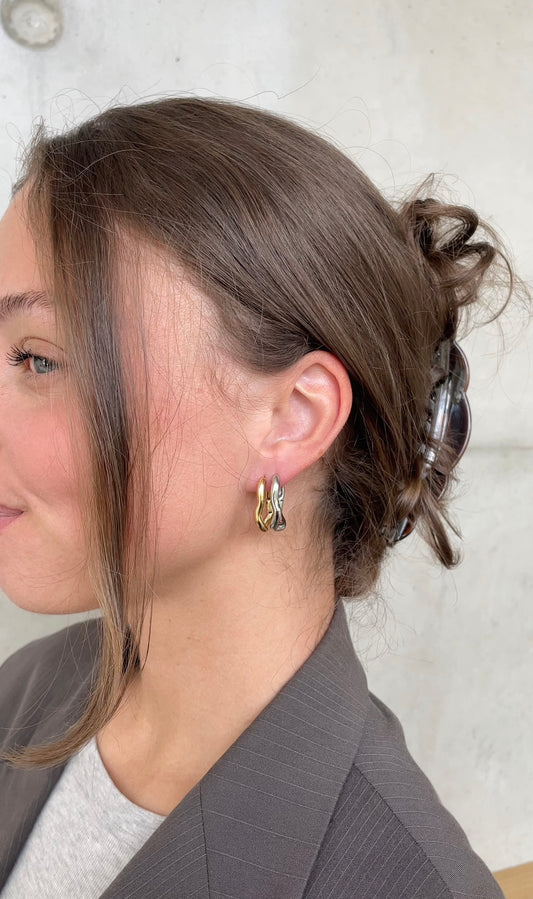 Wave oval earrings