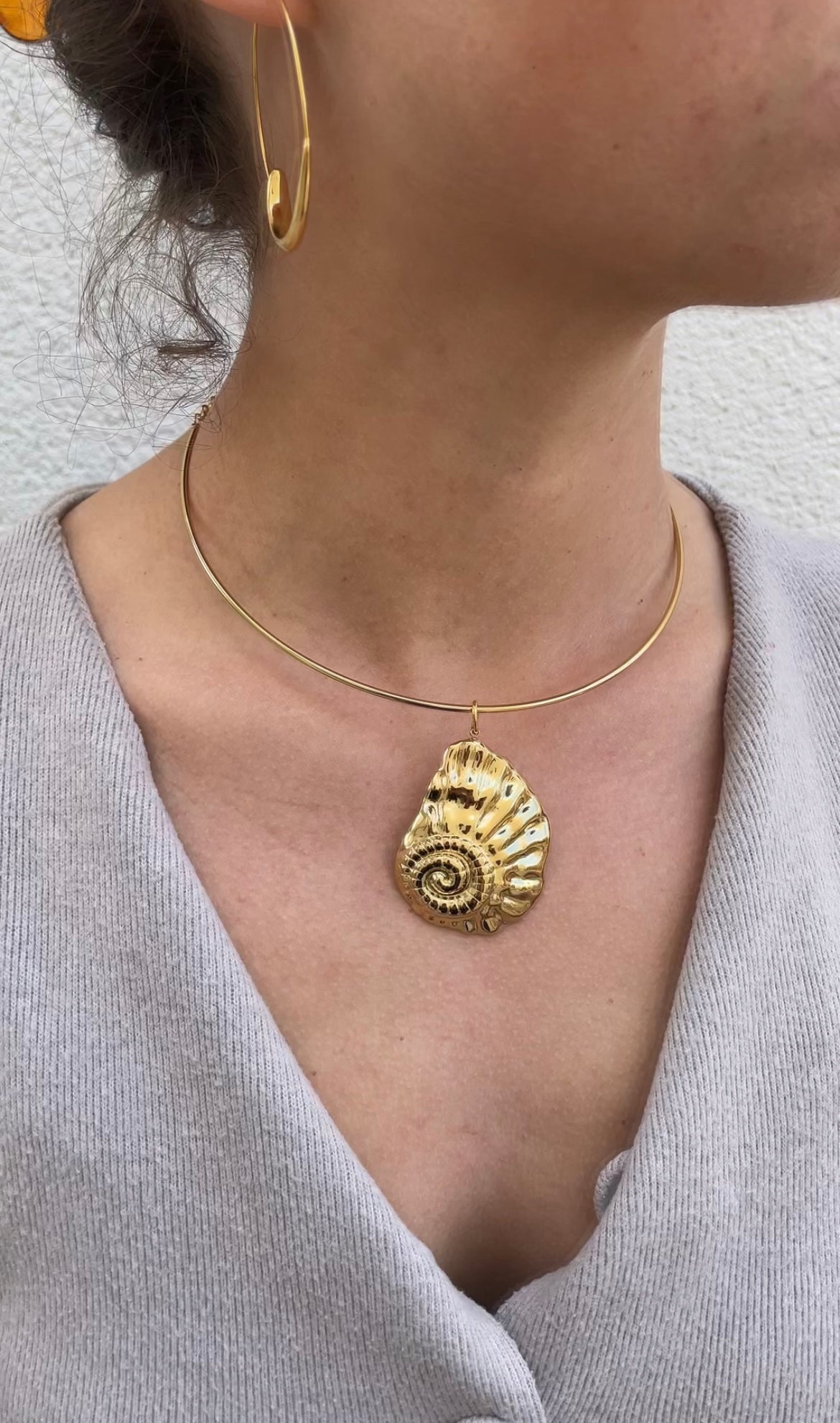 Huge shell necklace