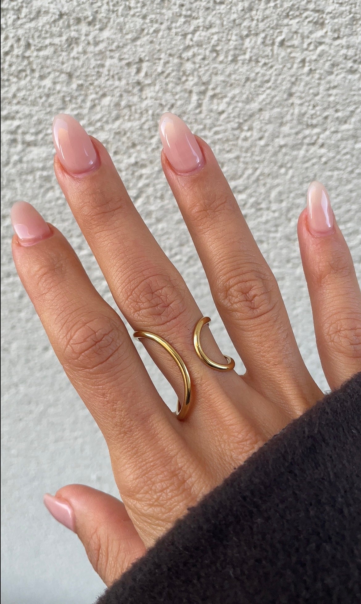 Thin embrace ring