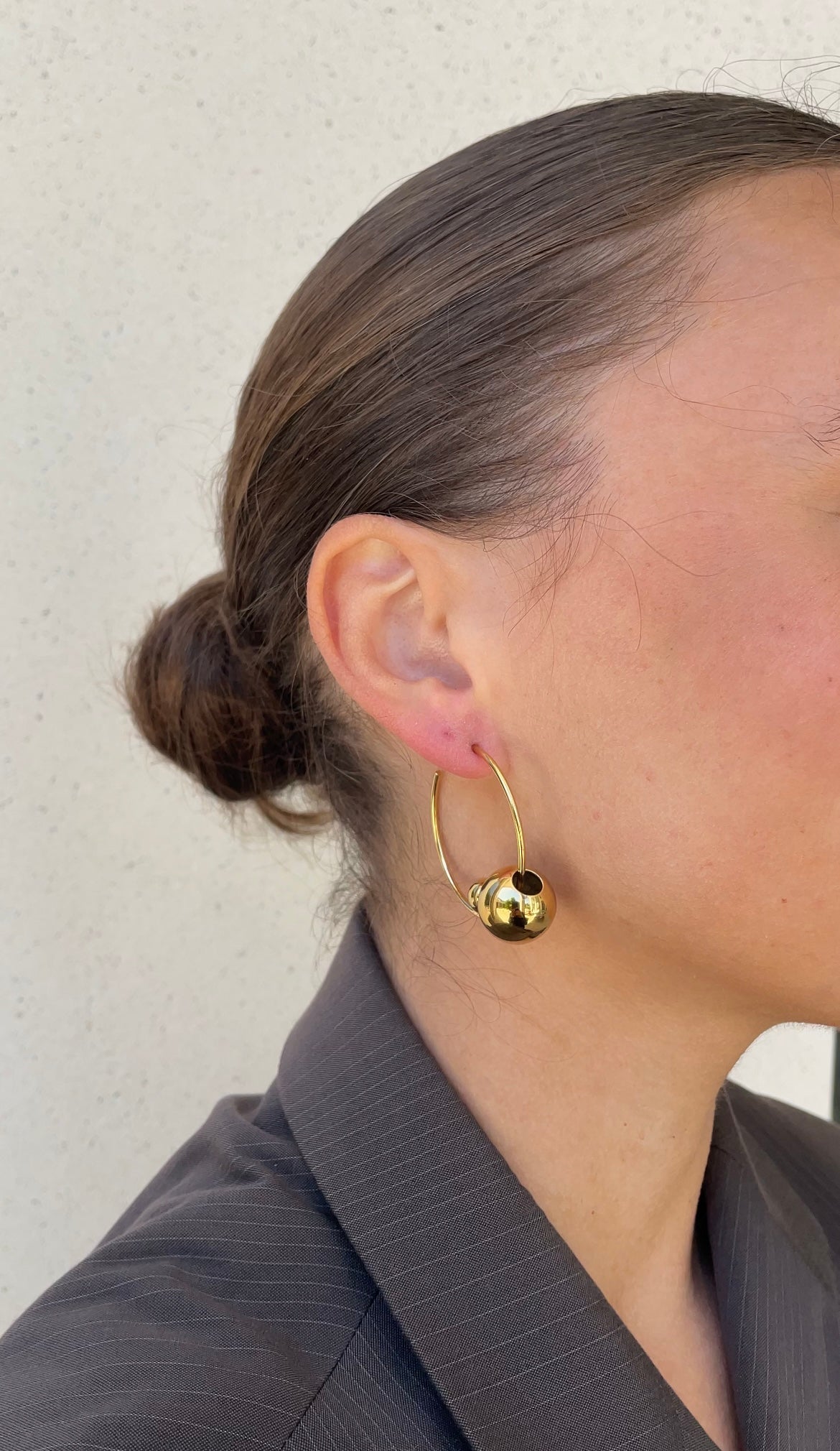 Asymmetric pearl earrings
