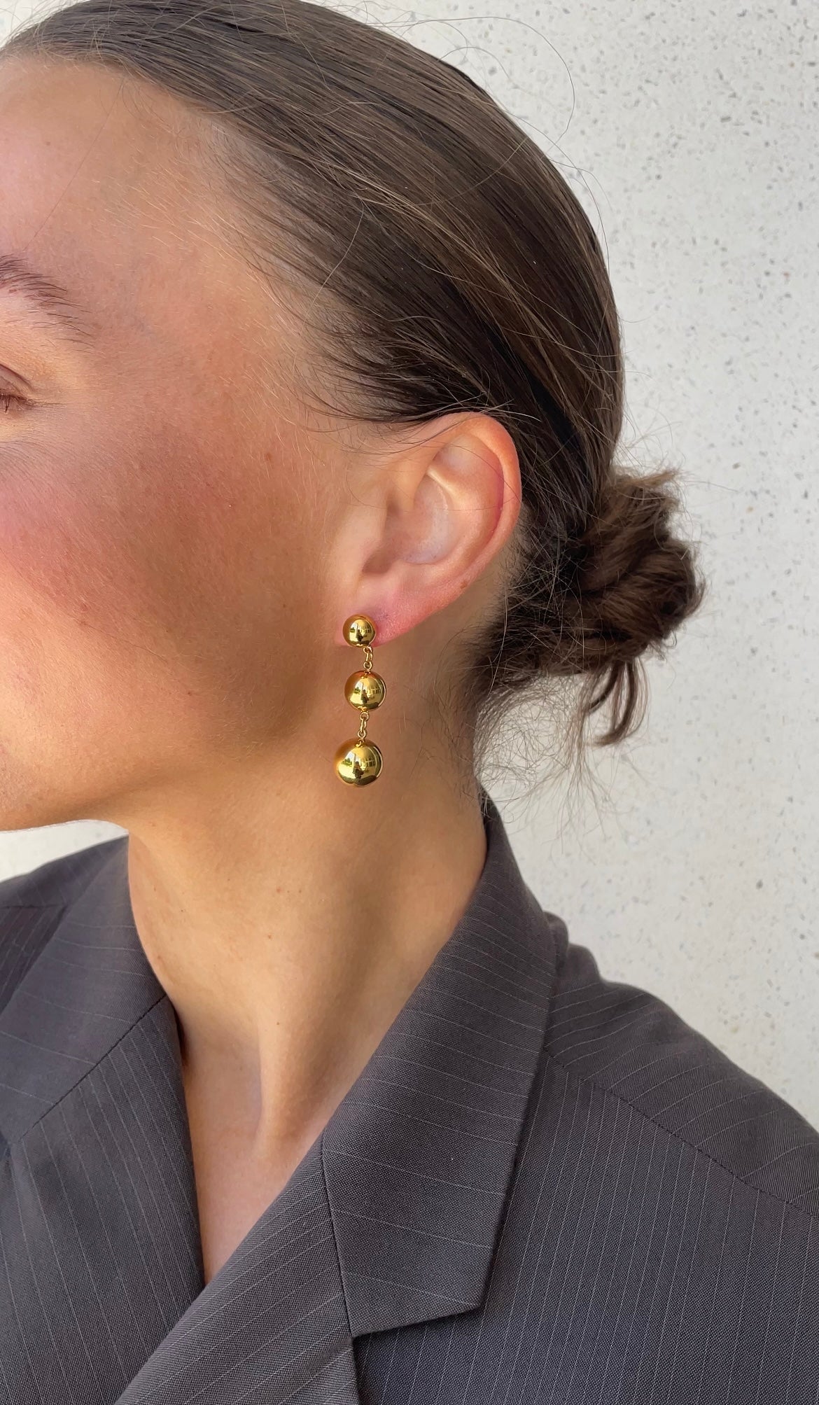 Asymmetric pearl earrings