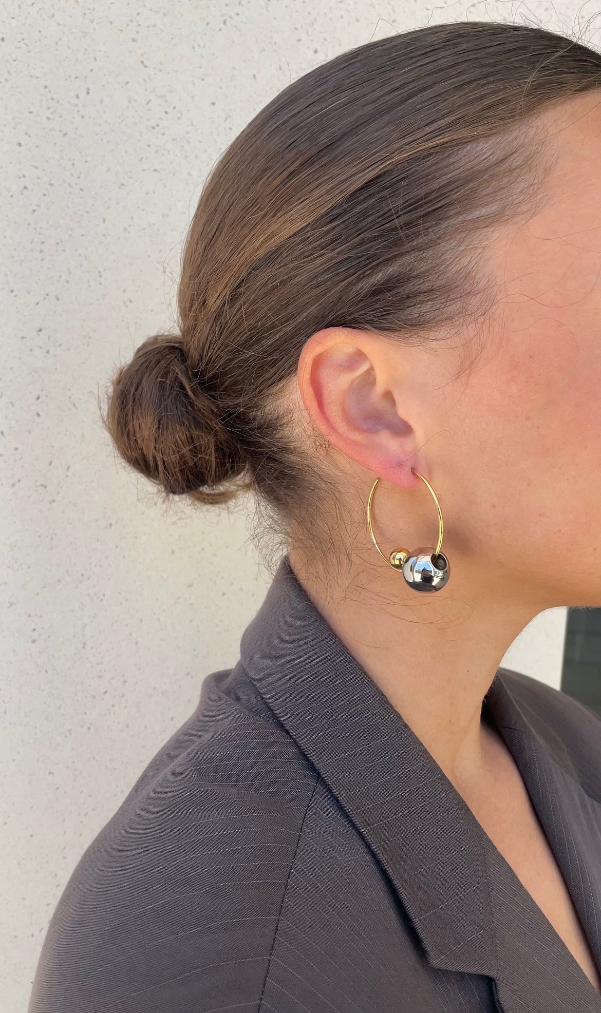 Asymmetric pearl earrings