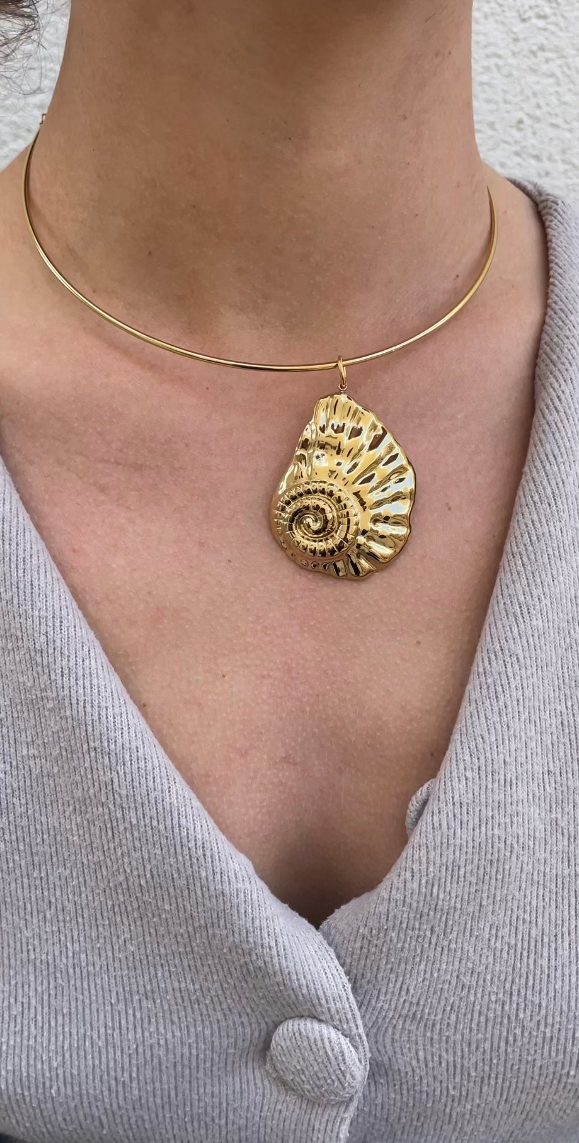 Huge shell necklace