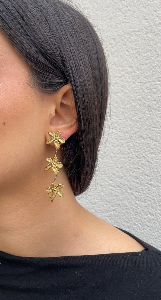 Dangling flower earrings