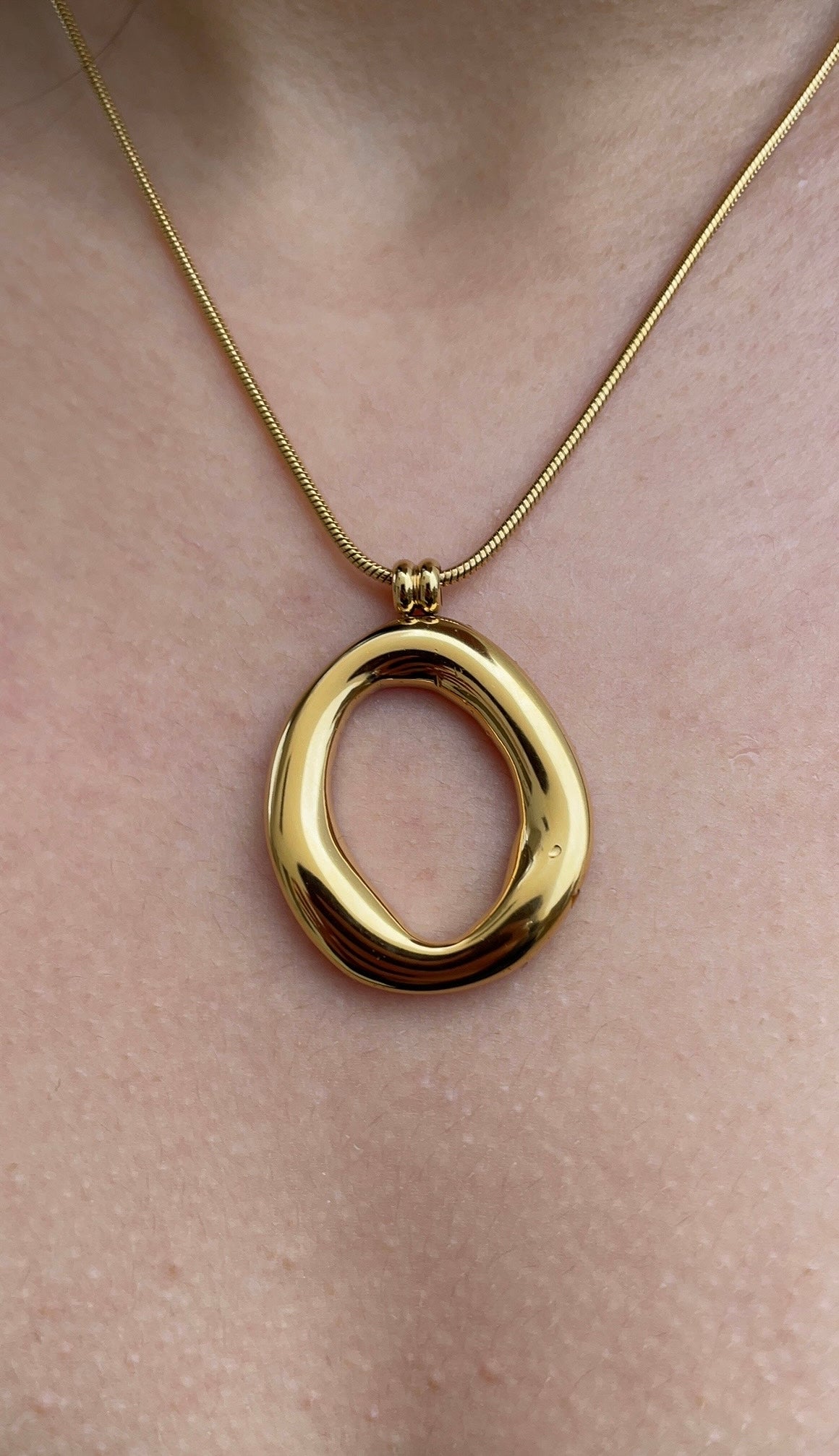 Circular necklace