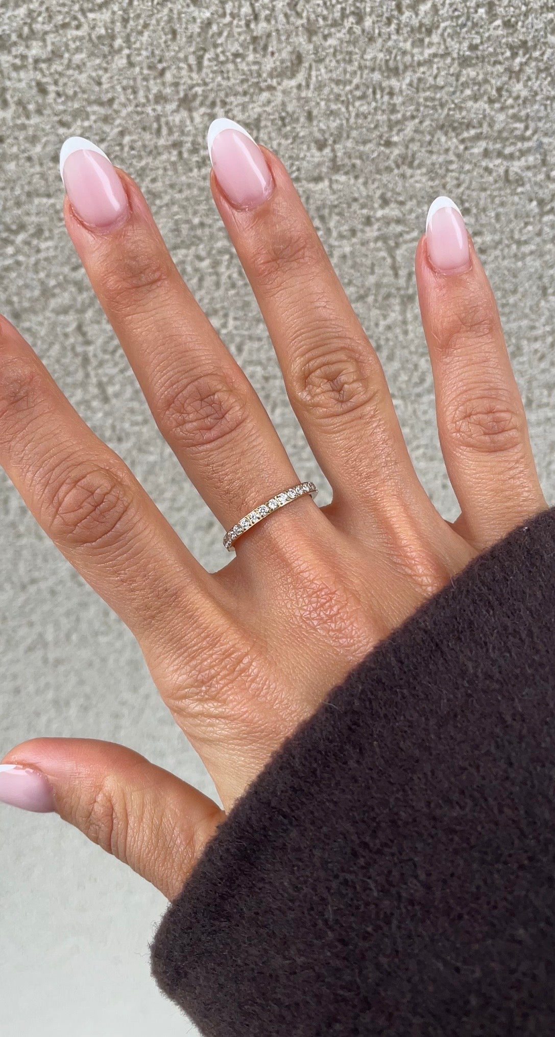 Thin gems ring
