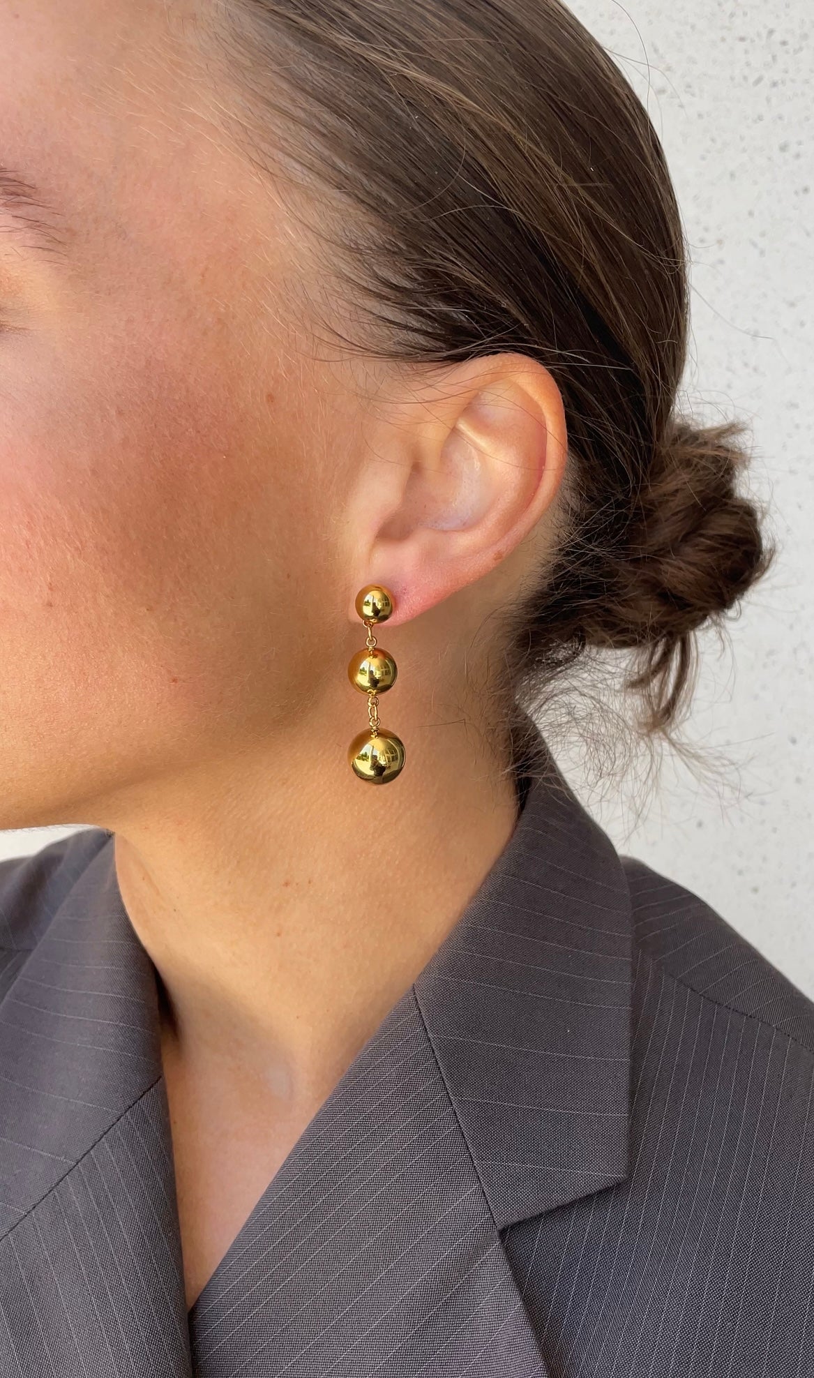 Asymmetric pearl earrings