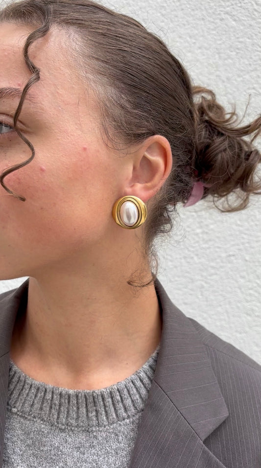 Round pearl earrings