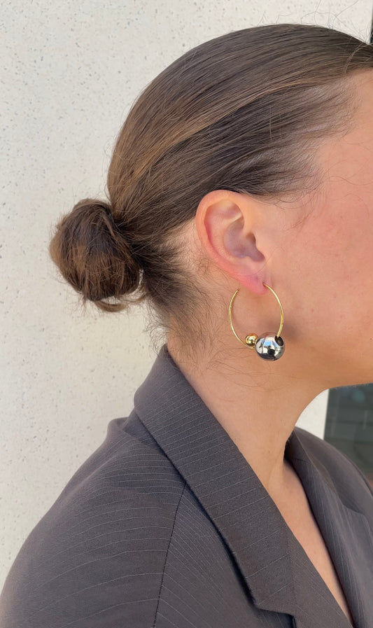 Asymmetric pearl earrings