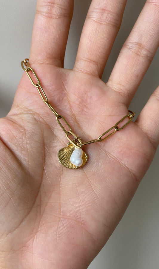 Seashell bracelet