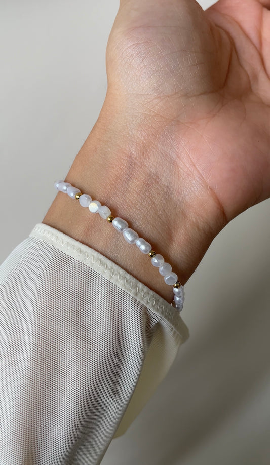 Semi pearl bracelet