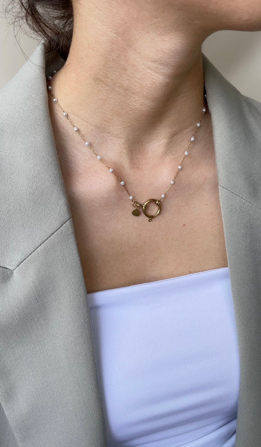 Simple pearl necklace